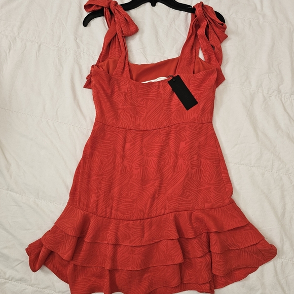 Gianni Bini Red Textured Tie Shoulder Dress Women Size 2 Tiered Ruffle NWT - Picture 7 of 13